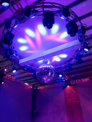 Circle-Truss-with-Spandex-Screen-740x1024