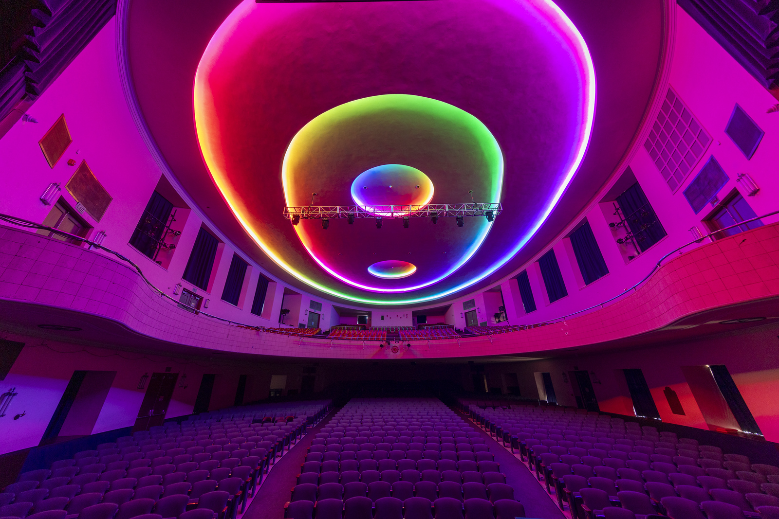 Glow Prepared: What to Know Before Signing with Your Lighting Installer Pro